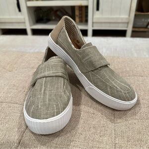 ⭐️⭐️ Toms Altair Oatmeal Closed Toe Hook & Loop Shoes Sneakers women’s Sz 7 EUC